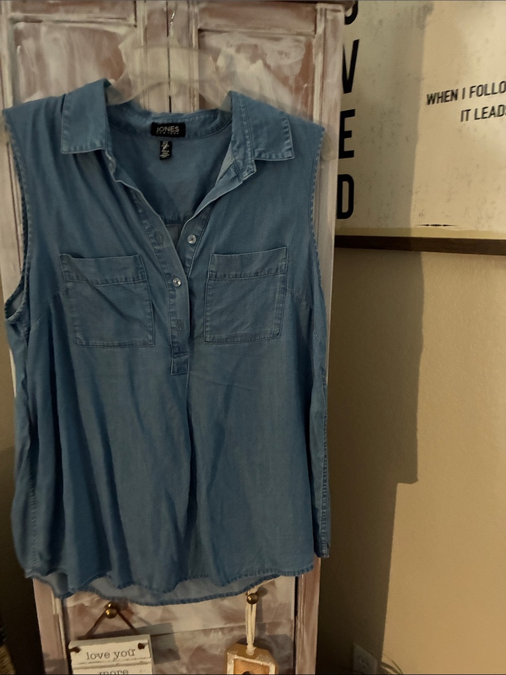 Jones New York Sleeveless Chambray Pullover Top in Light Blue